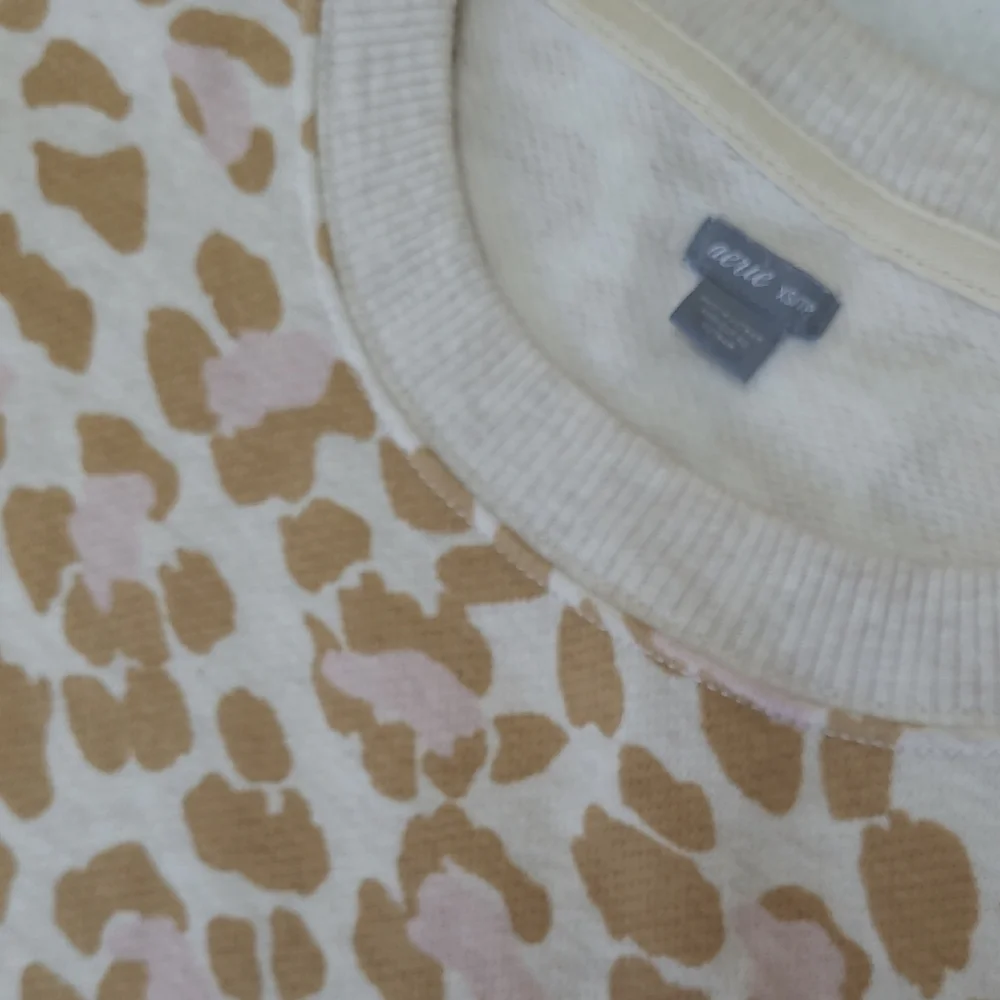 Aerie Tan and Cream Leopard Print Sweater - Picture 3 of 5